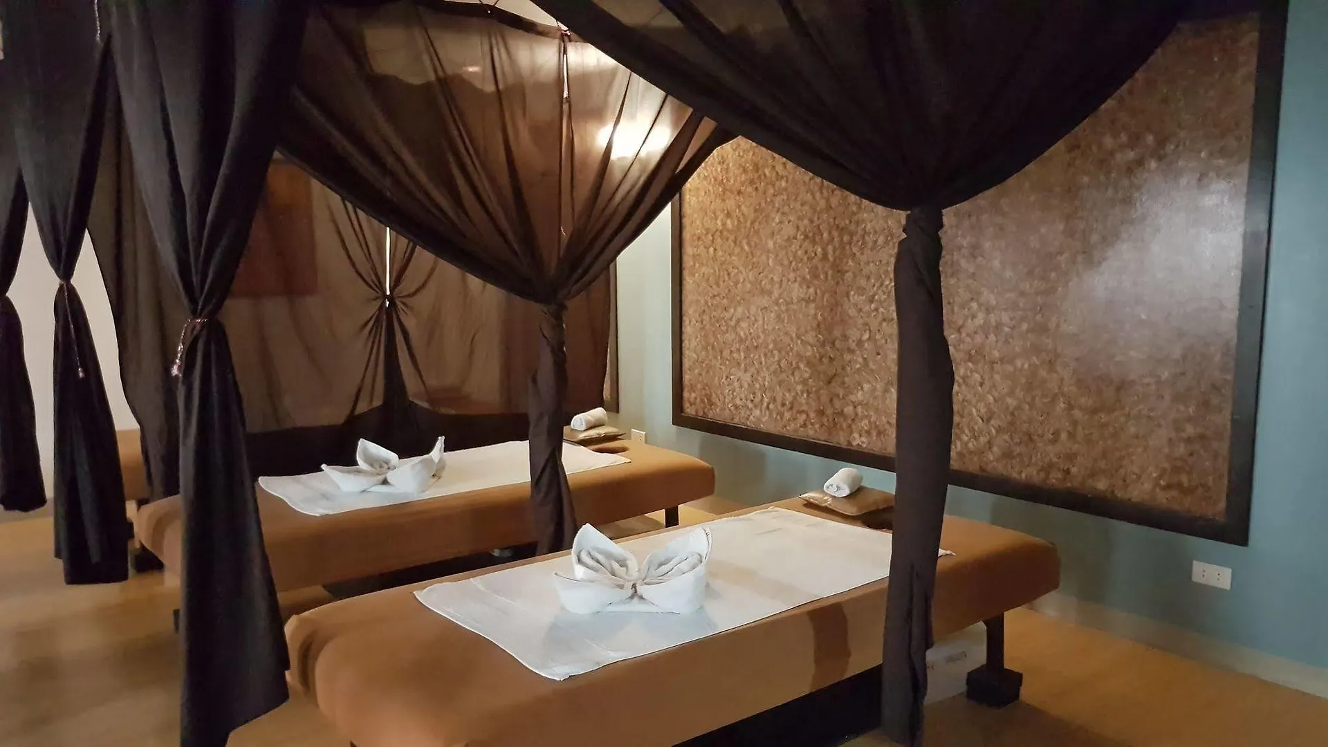 Rothman Hotel Manille 3*,