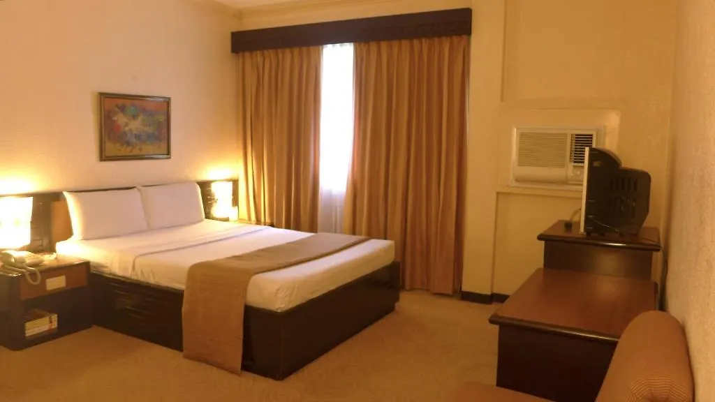 Rothman Hotel Manila 3*,